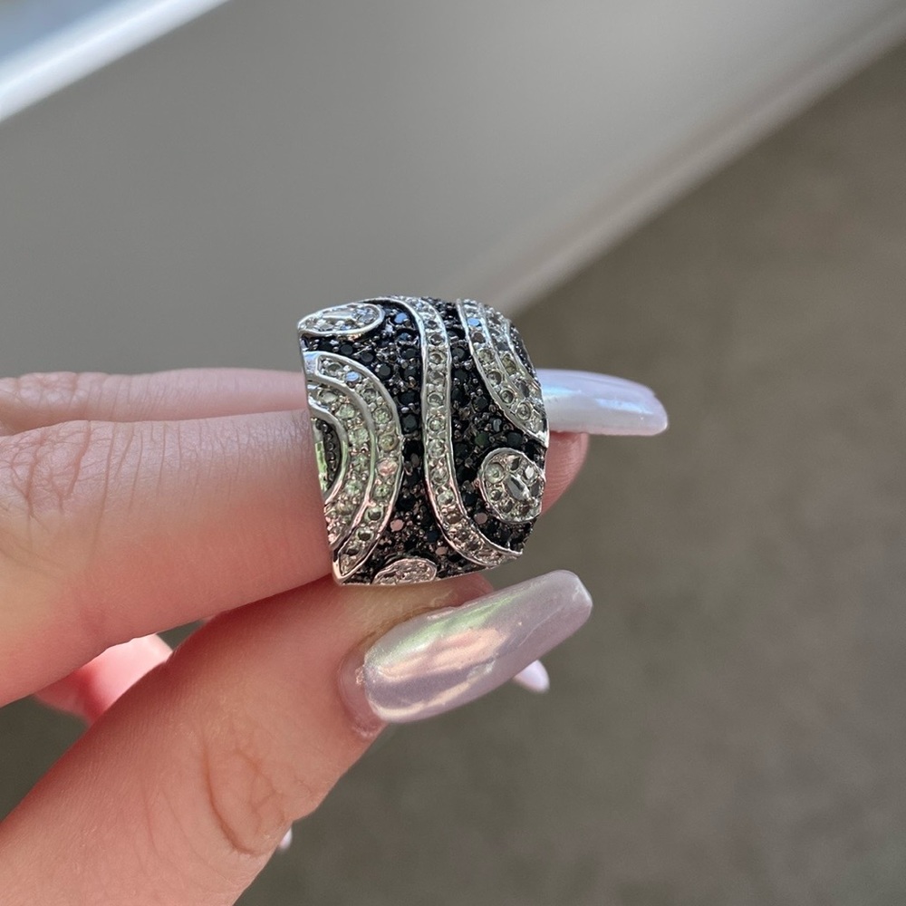 Silver and Black Swirl Crystal Size 7 Ring